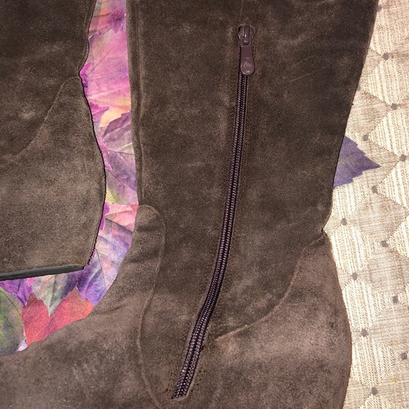 RESTRICTED ABOVE THE KNEE SUEDE BOOTS - Picture 4 of 12